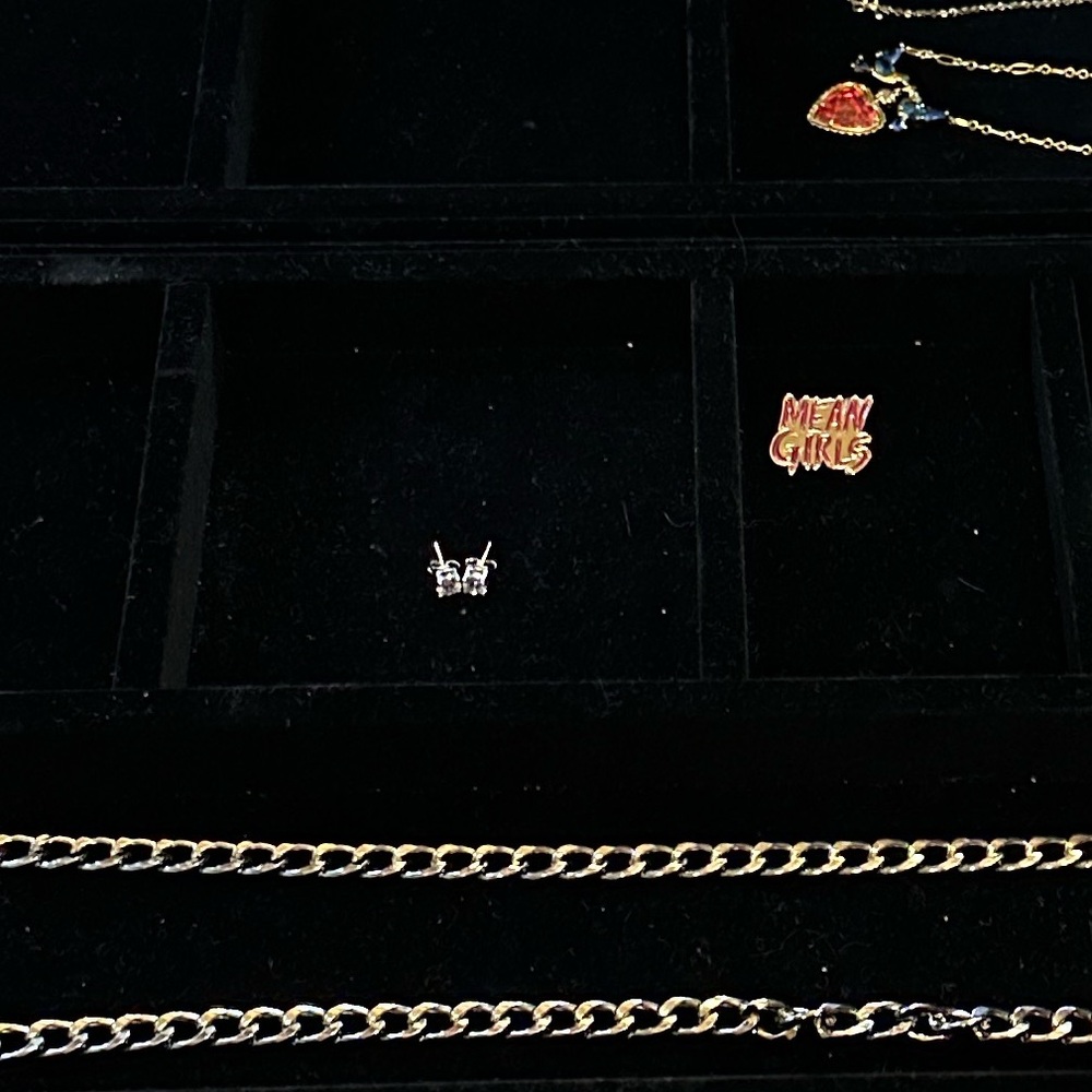 Elegant Silver Chain - Picture 3 of 4